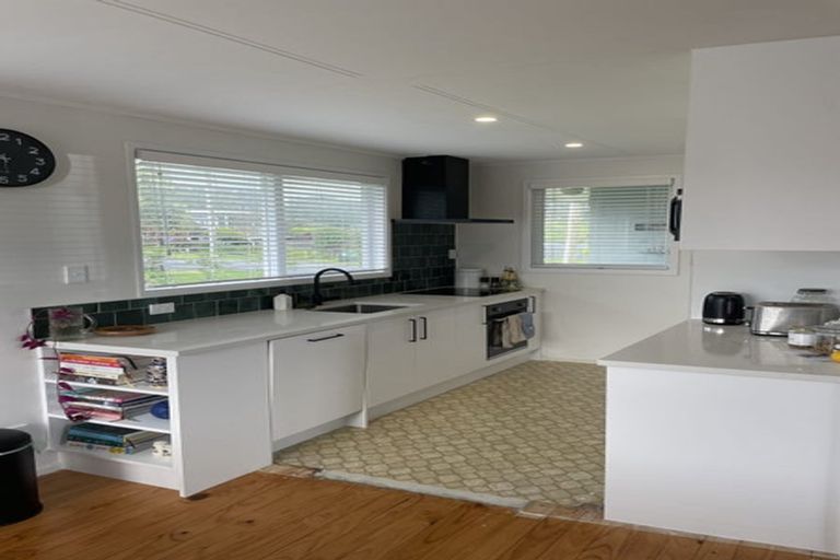 Photo of property in 25 Rishworth Avenue, Stanmore Bay, Whangaparaoa, 0932