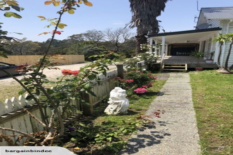 Photo of property in 15 Waitakere Road, Waitakere, Auckland, 0816