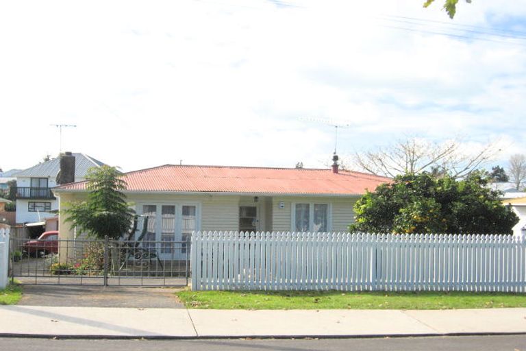Photo of property in 5 Nield Road, Manurewa, Auckland, 2102