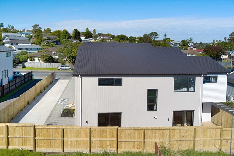 Photo of property in 53 Meadowood Drive, Unsworth Heights, Auckland, 0632