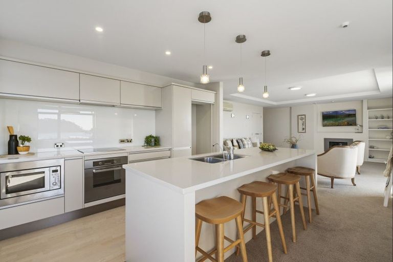 Photo of property in Vivaldi Apartments, 10/48 Marine Parade, Mount Maunganui, 3116