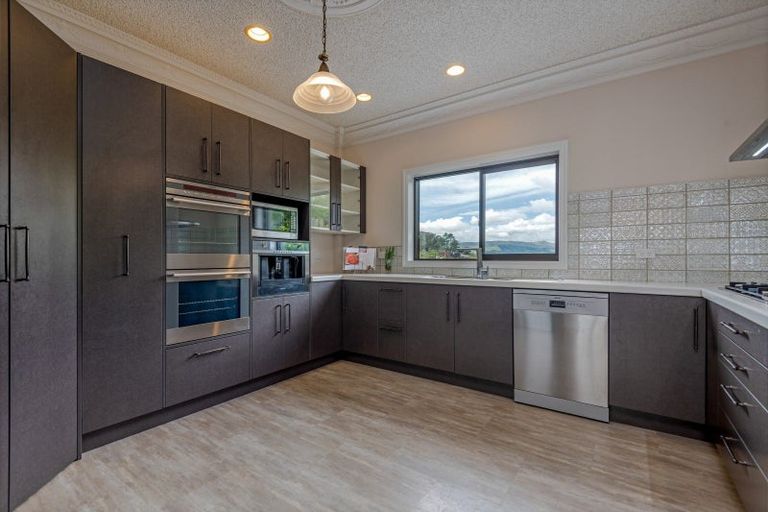 Photo of property in 21 Springdale Grove, Fitzherbert, Palmerston North, 4410