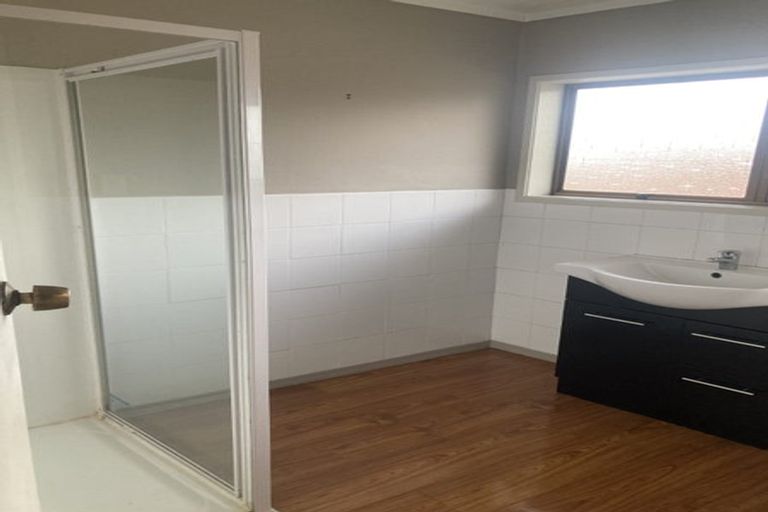 Photo of property in 1/83 Daffodil Street, Titirangi, Auckland, 0604