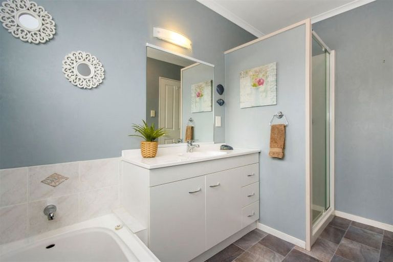 Photo of property in 10 Donegal Place, Katikati, 3129