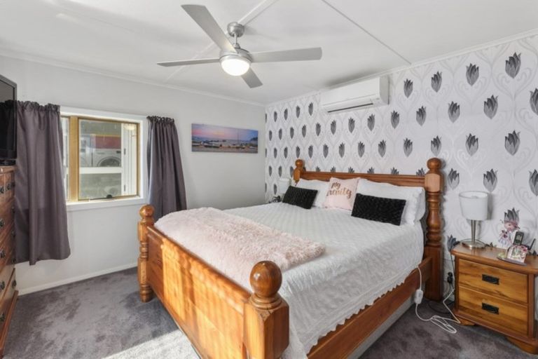 Photo of property in 51 Nash Parade, Foxton Beach, Foxton, 4815