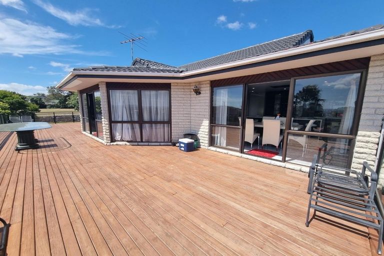 Photo of property in 54 Redoubt Road, Clover Park, Auckland, 2105