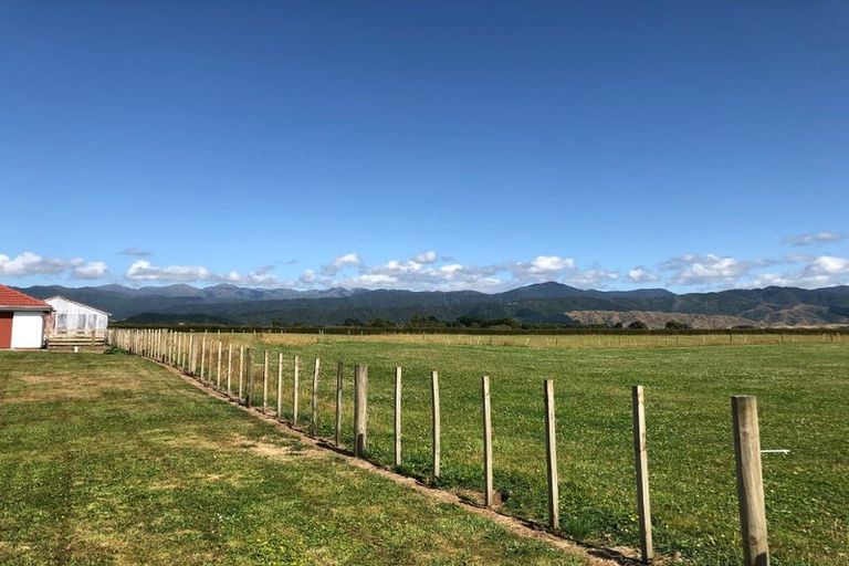 Photo of property in 235 Tararua Road, Levin, 5571