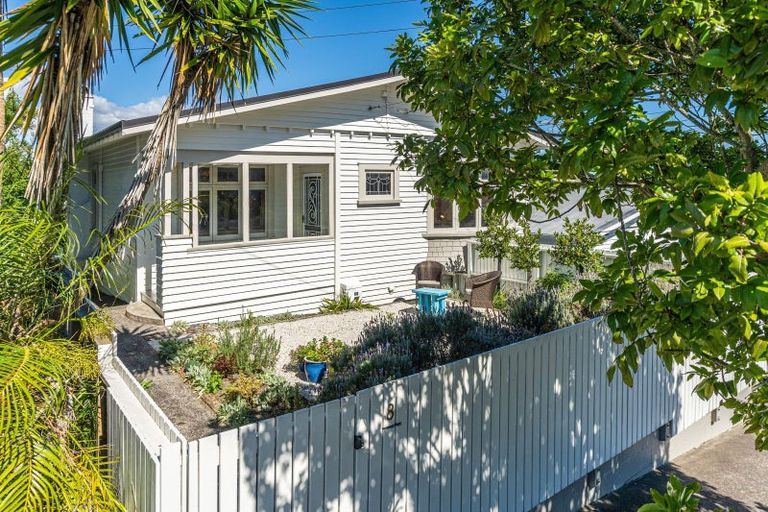 Photo of property in 8 Westmere Crescent, Westmere, Auckland, 1022