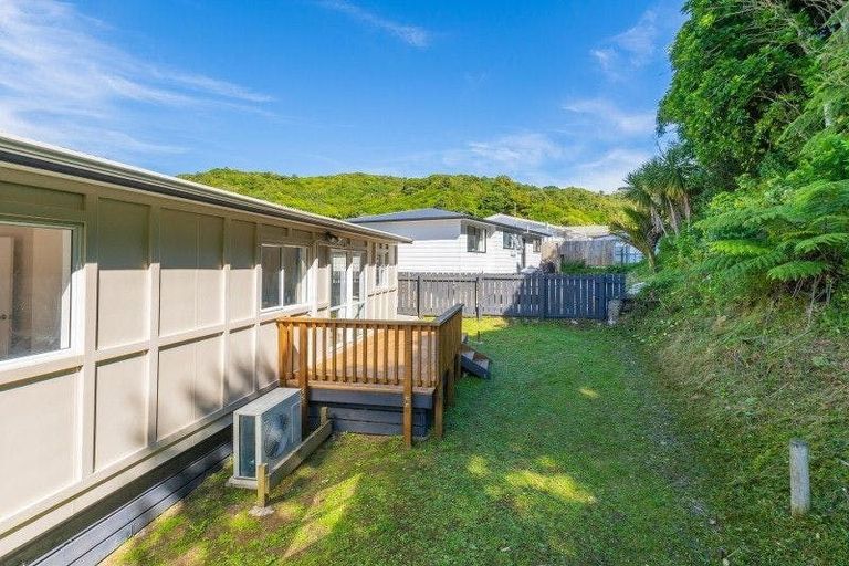 Photo of property in 90 Rangituhi Crescent, Takapuwahia, Porirua, 5022