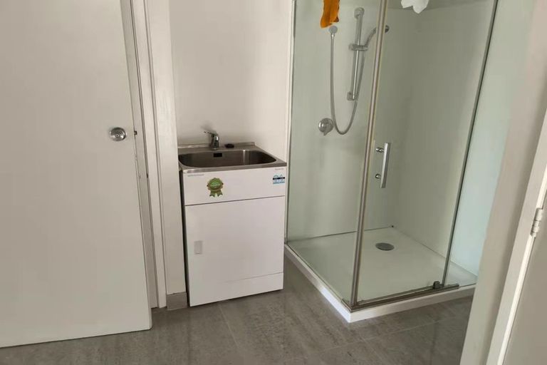 Photo of property in 1 Fayette Place, Te Atatu South, Auckland, 0610