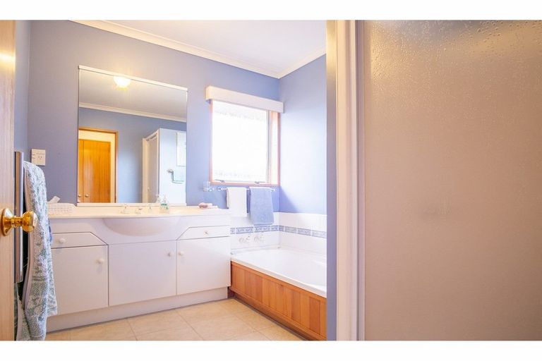 Photo of property in 25 Rempstone Drive, Halswell, Christchurch, 8025