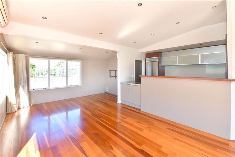 Photo of property in 37 Gledstane Road, Stanmore Bay, Whangaparaoa, 0932