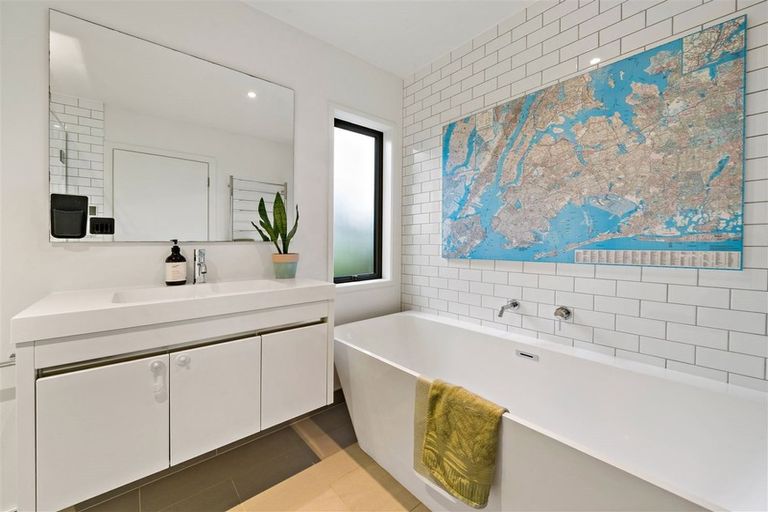 Photo of property in 12b Chapman Road, Te Atatu Peninsula, Auckland, 0610