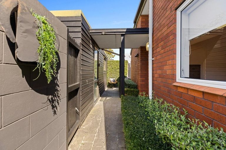 Photo of property in 3/93 Aikmans Road, Merivale, Christchurch, 8014