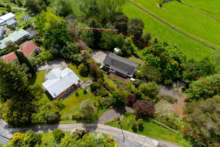 Photo of property in 1 Logan Road, Paeroa, 3600