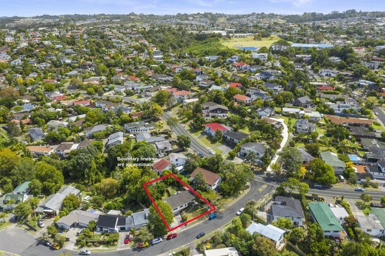 Photo of property in 3 Scarlock Avenue, Browns Bay, Auckland, 0630
