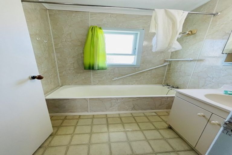 Photo of property in 141 Weymouth Road, Manurewa, Auckland, 2102