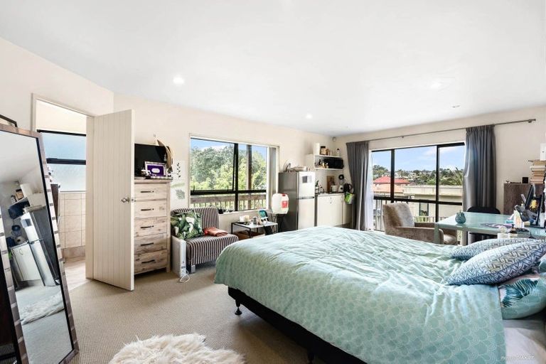 Photo of property in 26a Woodstock Road, Forrest Hill, Auckland, 0620