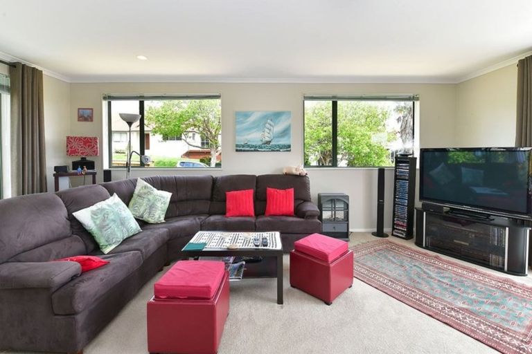 Photo of property in 11 Parkwood Crescent, Gulf Harbour, Whangaparaoa, 0930