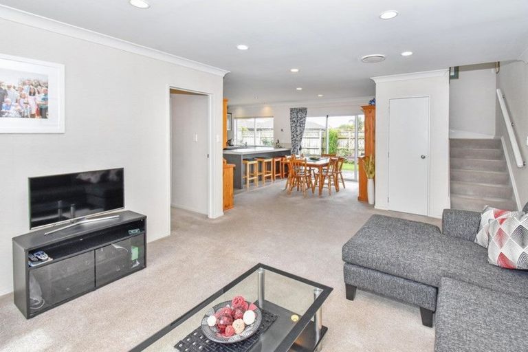 Photo of property in 21 Stranraer Crescent, Wattle Downs, Auckland, 2103