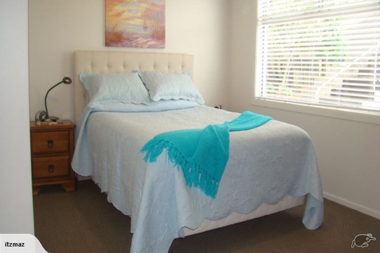 Photo of property in 14 South Road, Moturoa, New Plymouth, 4310