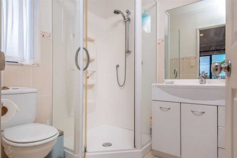 Photo of property in 24 Nimstedt Avenue, Oteha, Auckland, 0632