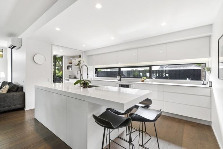 Photo of property in 64 Clyde Road, Ilam, Christchurch, 8041