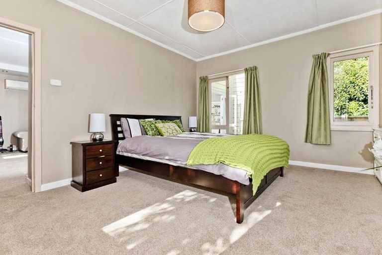 Photo of property in 2/42c Schnapper Rock Road, Schnapper Rock, Auckland, 0632