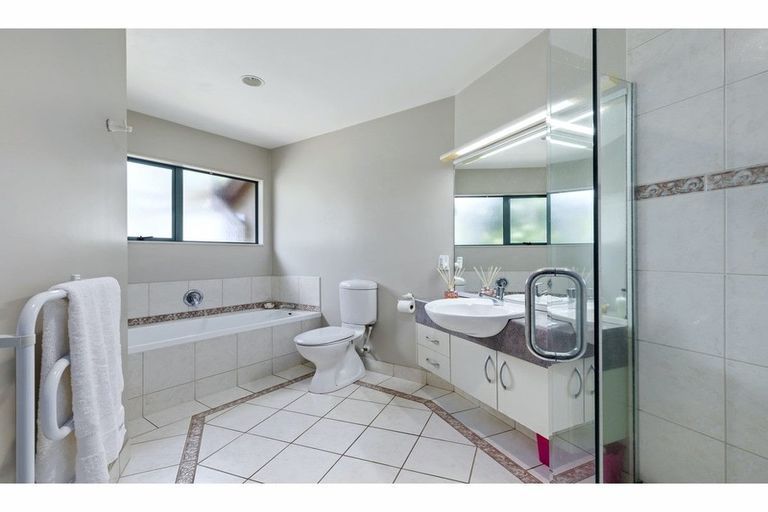 Photo of property in 127a Browns Bay Road, Browns Bay, Auckland, 0630