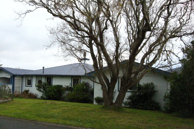 Photo of property in 10 Bayne Terrace, Macandrew Bay, Dunedin, 9014