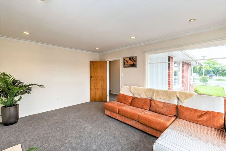 Photo of property in 72 Cutts Road, Russley, Christchurch, 8042