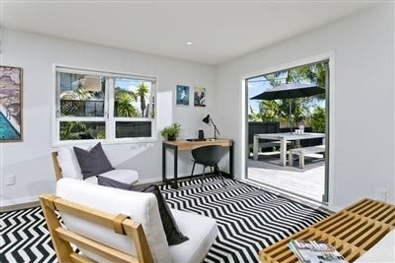 Photo of property in 1/2 Spencer Terrace, Hauraki, Auckland, 0622