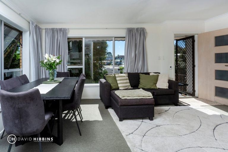 Photo of property in 1/9 Lancelot Place, Glenfield, Auckland, 0629