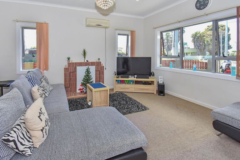 Photo of property in 323 Massey Road, Mangere East, Auckland, 2024