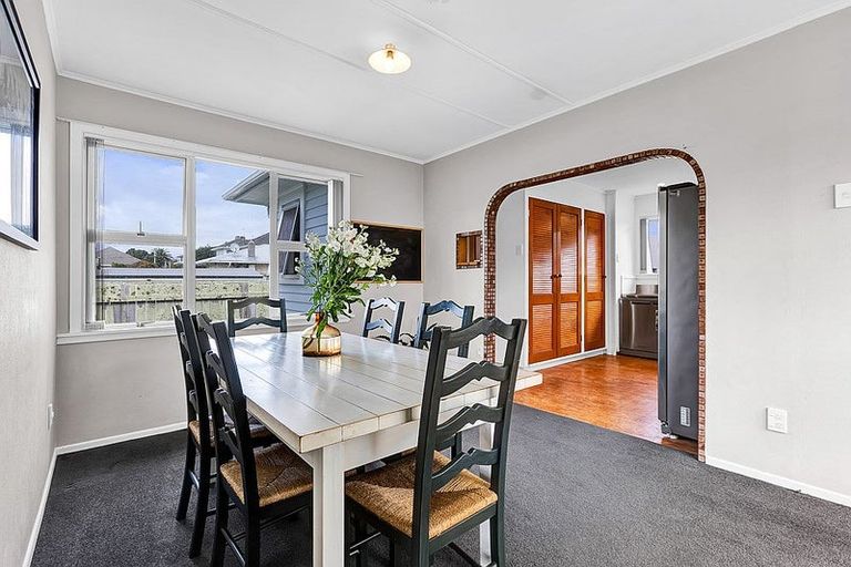 Photo of property in 31 Paritutu Road, Spotswood, New Plymouth, 4310