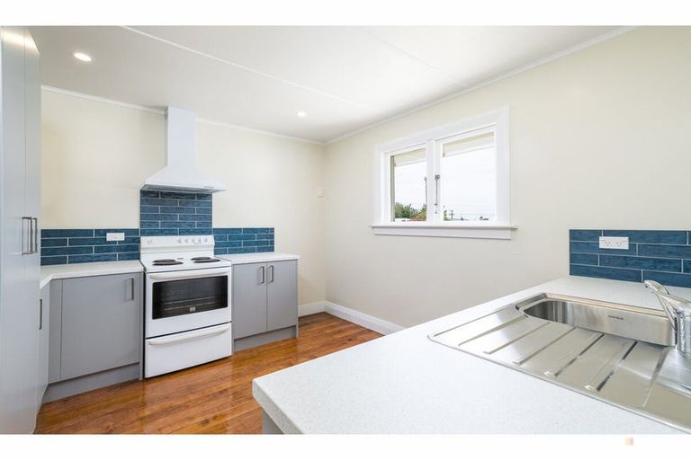 Photo of property in 51 Rhodes Street, Waimate, 7924