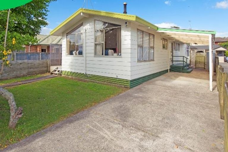 Photo of property in 1/34 Elizabeth Street, Orewa, 0931