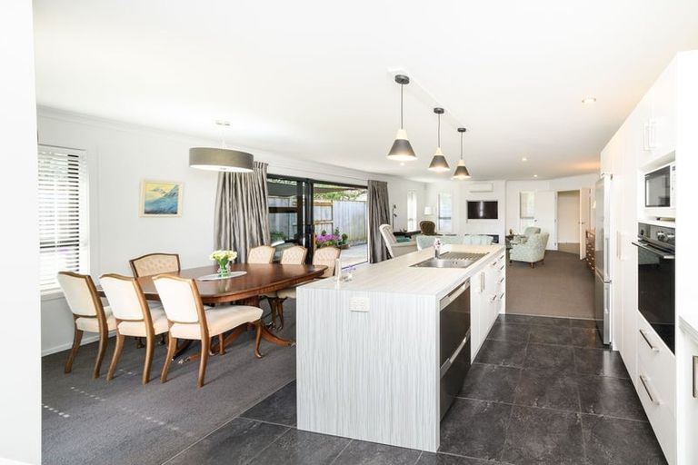 Photo of property in 44 Chestnut Close, Kelvin Grove, Palmerston North, 4414