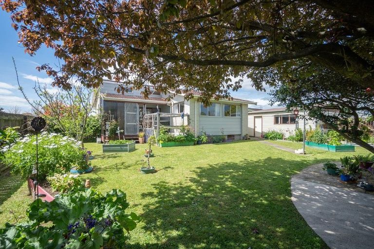 Photo of property in 15 Chelmarsh Place, Highbury, Palmerston North, 4412
