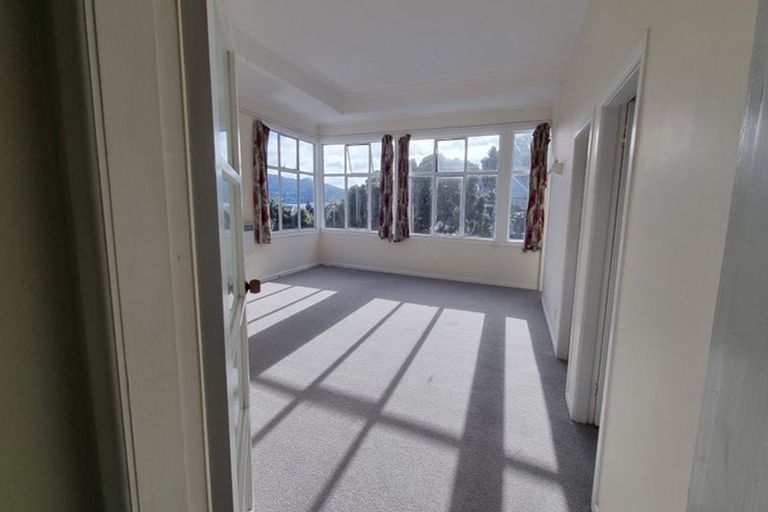 Photo of property in 16 Lindum Terrace, Roseneath, Wellington, 6011