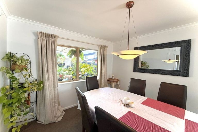 Photo of property in 40 Thornbury Crescent, East Tamaki Heights, Auckland, 2016