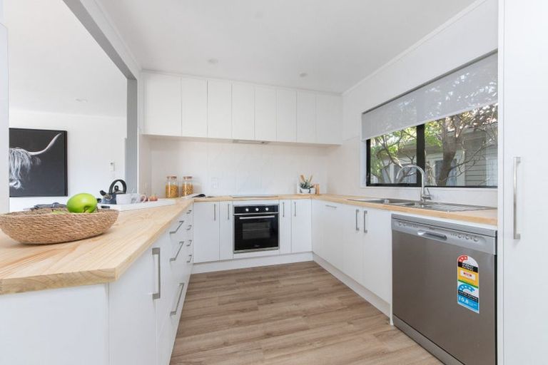 Photo of property in 94 Beach Haven Road, Beach Haven, Auckland, 0626