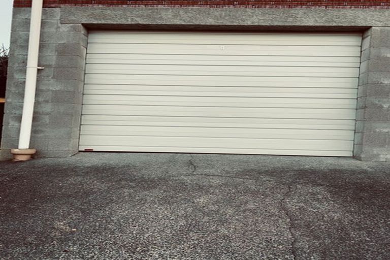 Photo of property in 2/22 Velma Road, Hillcrest, Auckland, 0627