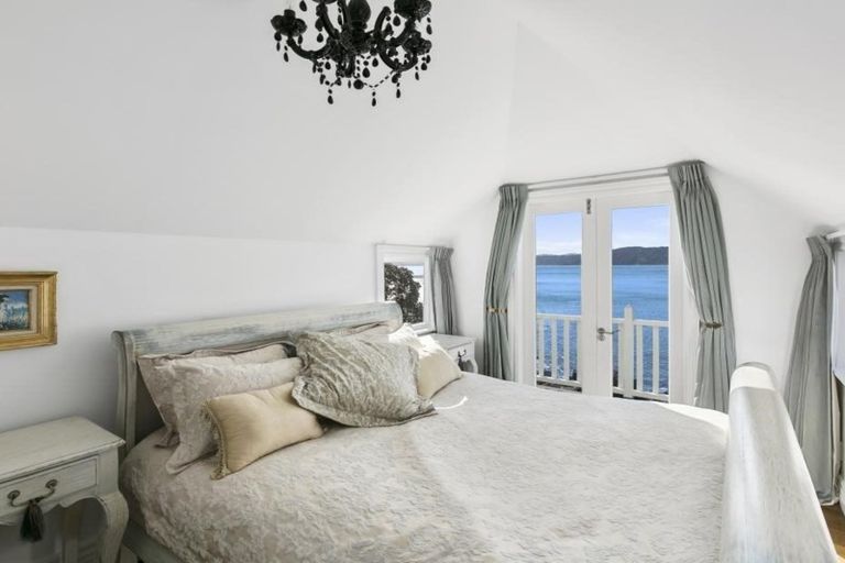 Photo of property in 379 Karaka Bay Road, Karaka Bays, Wellington, 6022