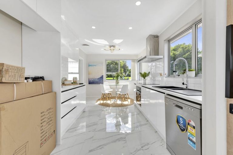 Photo of property in 118 Rowandale Avenue, Manurewa, Auckland, 2102