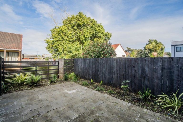 Photo of property in 10 Kevale Place, Manurewa, Auckland, 2102