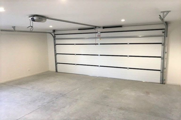 Photo of property in 35 Riverglade Parkway, Te Atatu South, Auckland, 0610