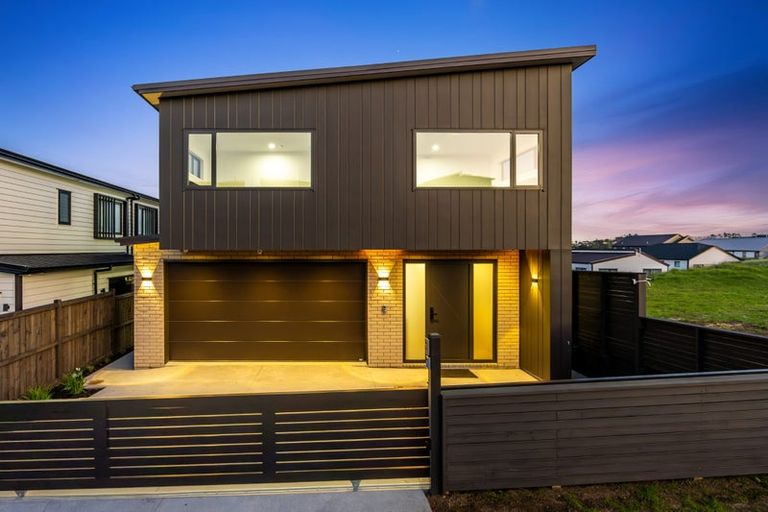 Photo of property in 52 Kumukumu Road, Long Bay, Auckland, 0630