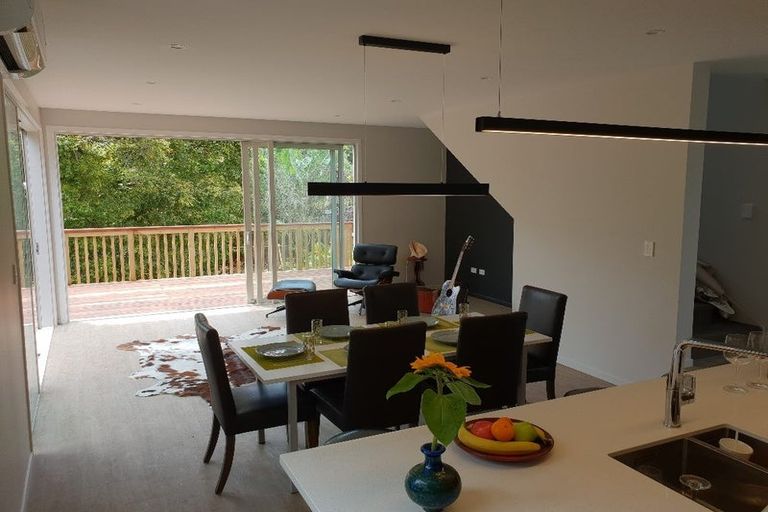 Photo of property in 20 De Val Drive, Titirangi, Auckland, 0604