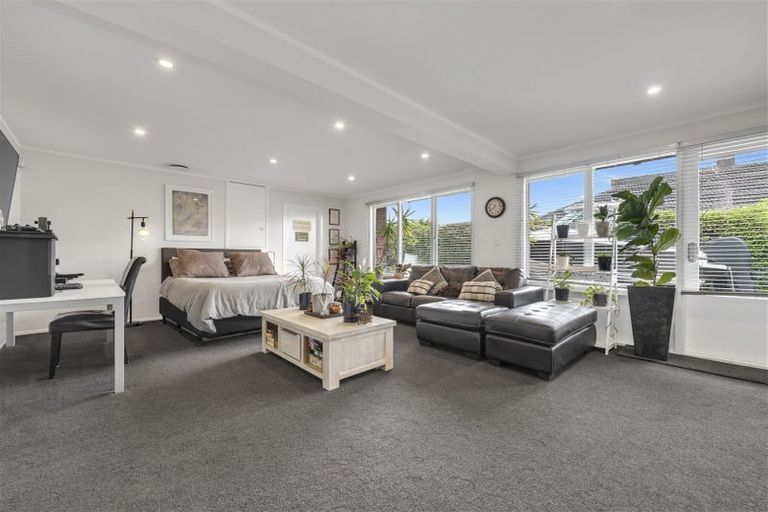 Photo of property in 3 Page Point, Mellons Bay, Auckland, 2014